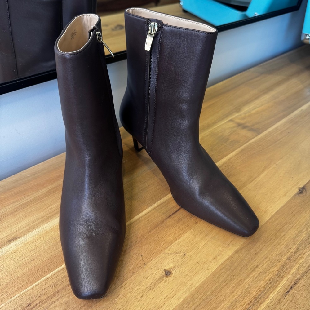 Ann Taylor Women 7.5 M Dark Brown Leather Square Toe Low Heel Ankle Boots